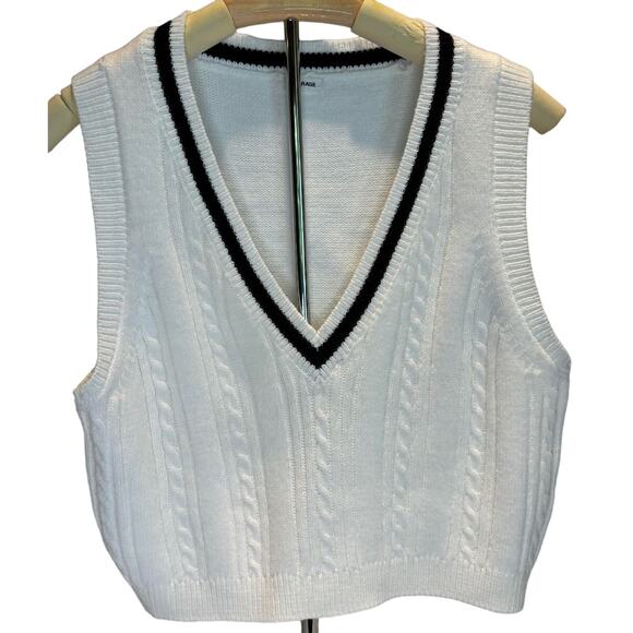 Garage Sweaters - Women's Garage Cropped Cable-Knit V-Neck Sleeveless Sweater Vest Size Small, EUC